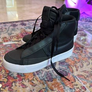 Like new Nike Blazer Mid Victory ‘black off noir’ with Curex comfy insole size 8